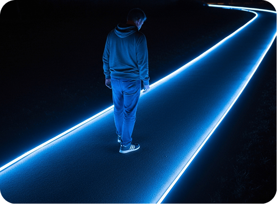 Workshop MARÇO | Simplificando o Day Trade 5 jovem trabalha no computador a noite 169016 63510 3